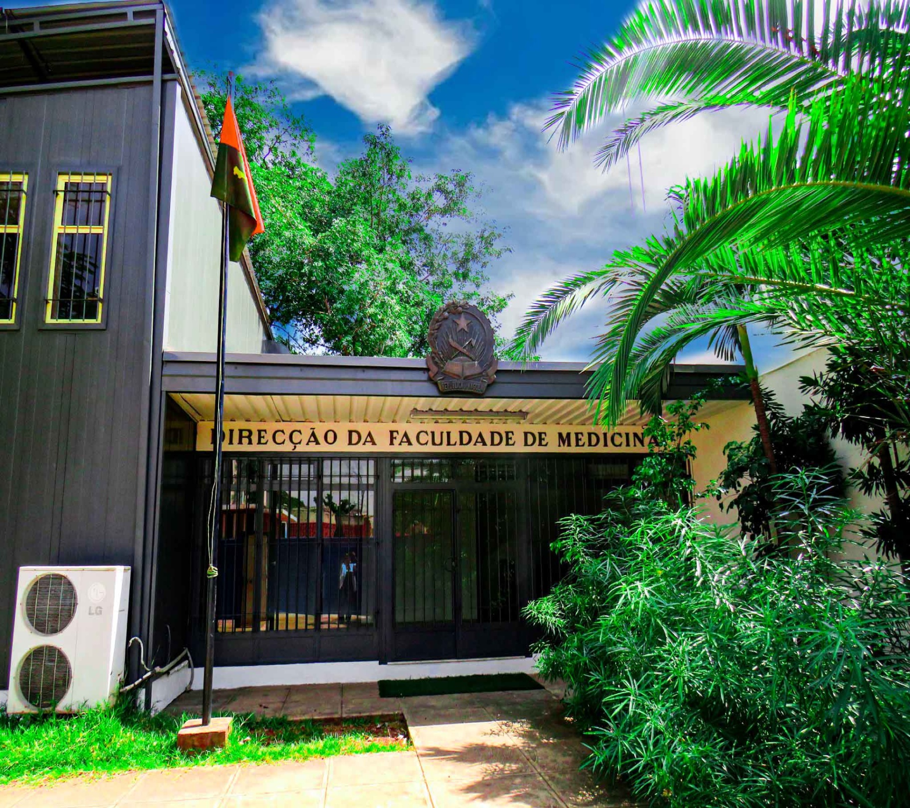 Direcção da Faculdade de Medicina — Universidade Agostinho Neto
